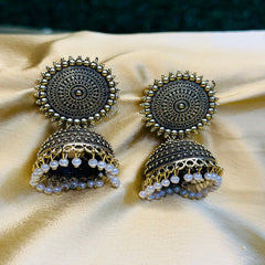 Statement Golden Jhumka