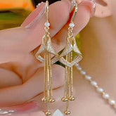 Golden Unique Curve Hangings