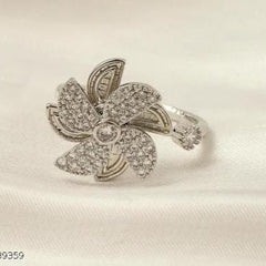Windy Spinner Crystal Ring