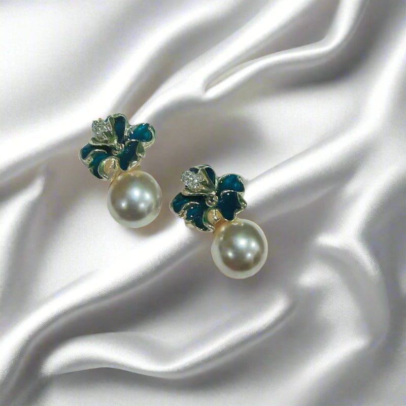 Majestic Emerald Pearl Earrings