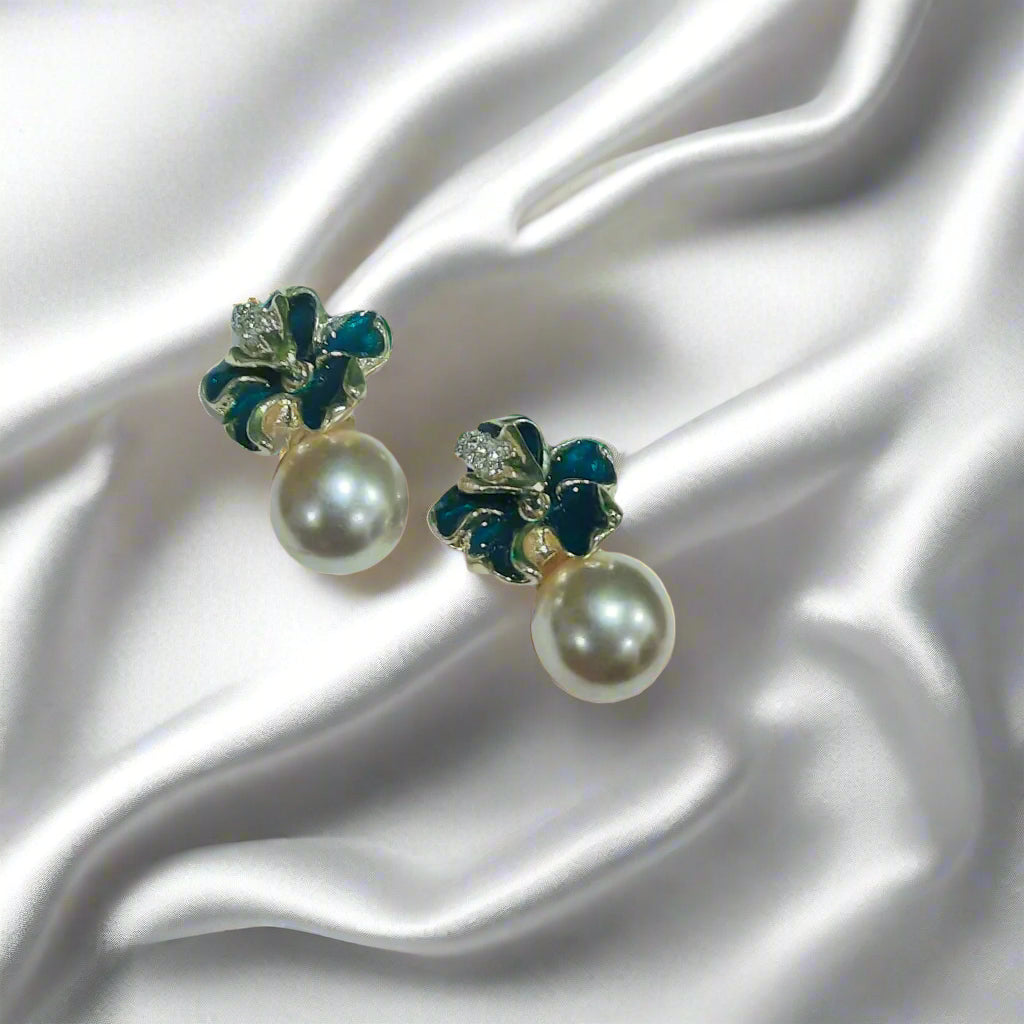 Majestic Emerald Pearl Earrings