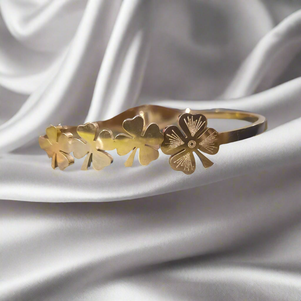 Lucky Golden Clover Embrace