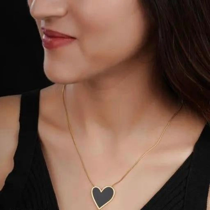 Elegant Black Heart Pendant Chain