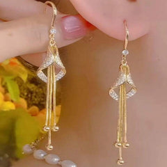 Golden Unique Curve Hangings