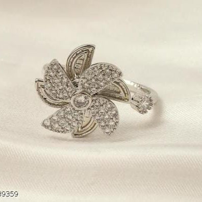 Windy Spinner Crystal Ring